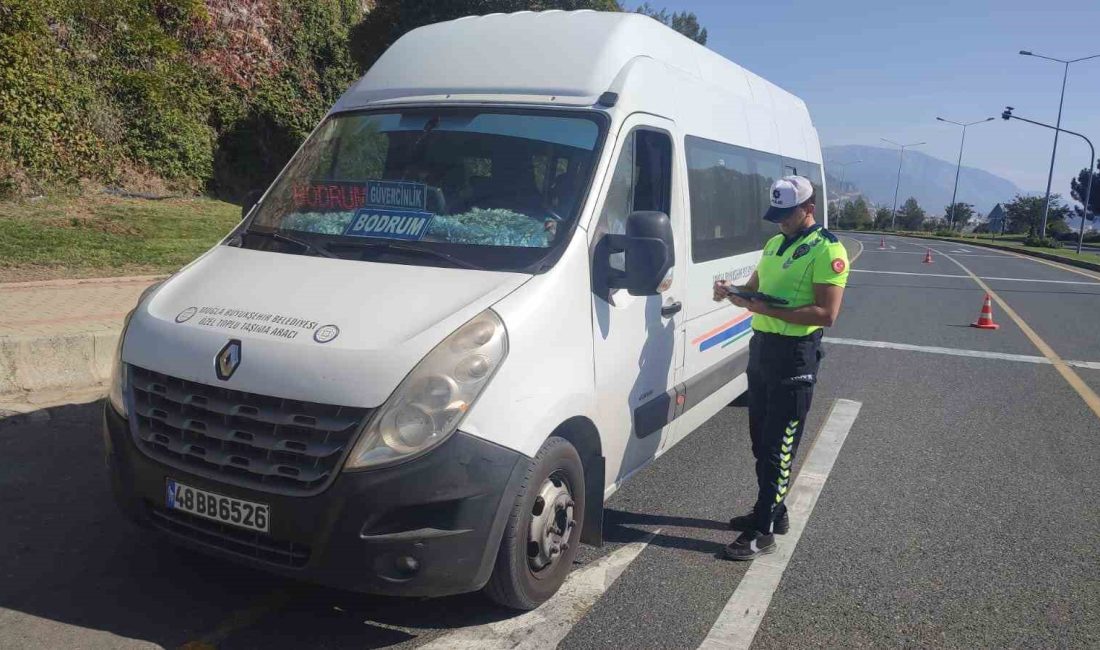 MUĞLA’DA YOLCU TAŞIMACILIĞI YAPAN DOLMUŞ MİNİBÜSLERİNE SİVİL TRAFİK POLİSLERİNDEN DENETİM