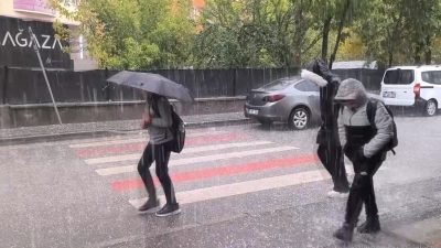 MUŞ’TA ETKİLİ OLAN DOLU VE SAĞANAK YAĞIŞI HAYATI OLUMSUZ ETKİLERKEN