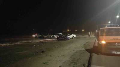 MUŞ’TA MEYDANA GELEN TRAFİK KAZASINDA AYNI ARAÇTA BULUNAN 3 KİŞİ