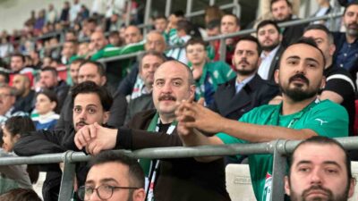 BURSA MİLLETVEKİLİ MUSTAFA VARANK, BURSASPOR - KÜTAHYASPOR MAÇINDA TRİBÜNDE TARAFTARLARLA
