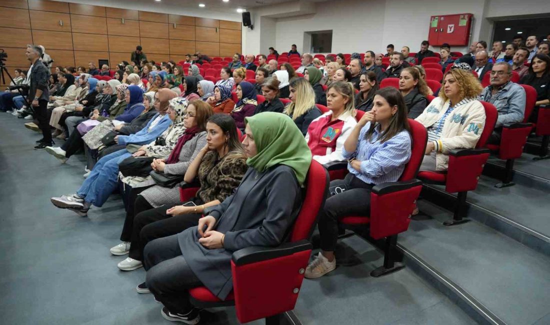 SAMSUN'DA EMNİYET MÜDÜRLÜĞÜ BİNASINDA DÜZENLENEN TOPLANTIDA ANNELERE 'EN İYİ NARKOTİK