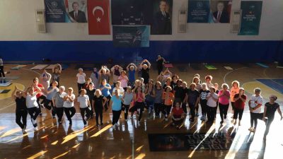 NAZİLLİ BELEDİYESİ TARAFINDAN DÜZENLENEN SABAH SPORLARI ETKİNLİKLERİ KAPSAMINDA BAŞLATILAN YOGA