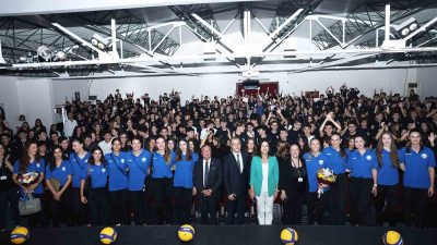 NİLÜFER BELEDİYESPOR EKER KADIN VOLEYBOL TAKIMI, BİR OKULDA DÜZENLENEN SÖYLEŞİYE