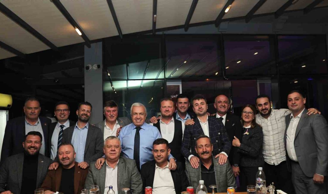 Muhtarlar Günü nedeniyle muhtarlarla bir araya gelen Nilüfer Belediye Başkanı