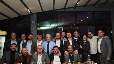 Muhtarlar Günü nedeniyle muhtarlarla bir araya gelen Nilüfer Belediye Başkanı