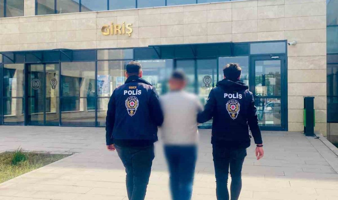 AFYONKARAHİSAR’DA NİTELİKLİ DOLANDIRICILIK SUÇUNDAN HAPİS CEZASIYLA ARANAN ŞAHIS POLİS TARAFINDAN