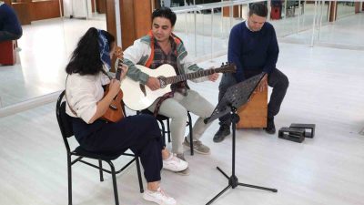 ESKİŞEHİR'DE SOKAK MÜZİSYENLERİNİ DESTEKLEMEK, SES KİRLİLİĞİNİN ÖNÜNE GEÇMEK VE VATANDAŞLARI