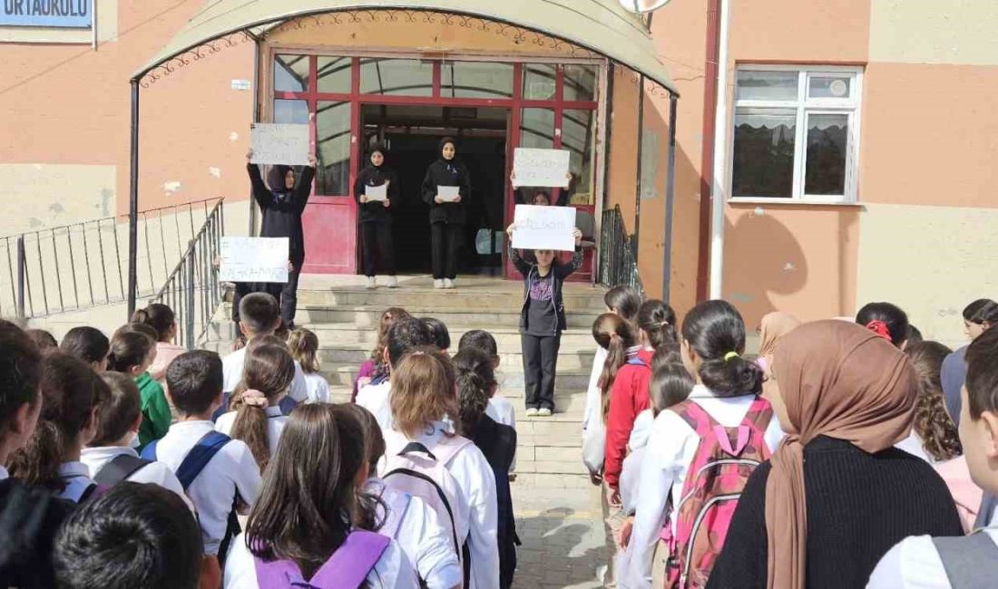 YOZGAT’IN AKDAĞMADENİ İLÇESİNDE ORTAOKUL ÖĞRETMEN VE ÖĞRENCİLERİ, SOSYAL SORUMLULUK PROJESİ