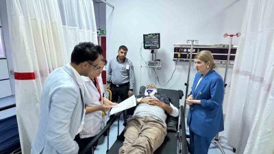 ÖLMEZTOPRAK HASTANEDEKİ KAZAZEDELERİ ZİYARET ETTİ