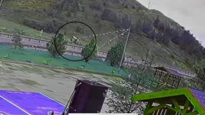 SİVAS’TA ÖLÜM YOLU OLARAK BİLİNEN TAŞLI DERE MEVKİİNDE BİR ARAÇ