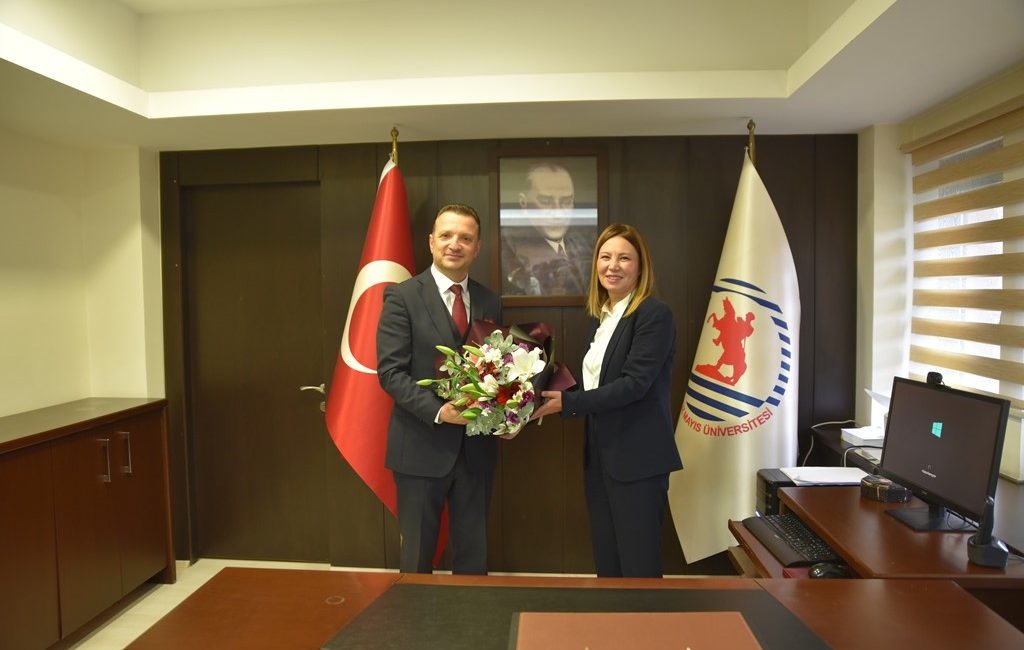 İLAHİYAT FAKÜLTESİ DEKANLIĞI’NDA YAPILAN DEVİR TESLİM TÖRENİYLE PROF. DR. FARUK