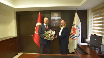 İLAHİYAT FAKÜLTESİ DEKANLIĞI’NDA YAPILAN DEVİR TESLİM TÖRENİYLE PROF. DR. FARUK