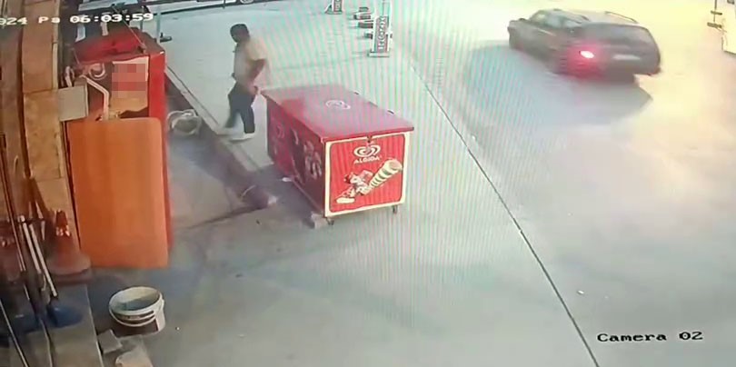 ELAZIĞ’DA BİR ŞAHIS, ETRAFI KOLAÇAN ETTİKTEN SONRA İŞ YERİNİN ÖNÜNDEKİ