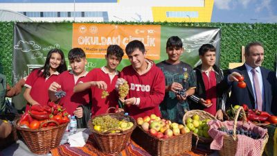 ERZİNCAN'DA DEMİRKENT TOKİ ORTAOKULU ÖĞRENCİLERİ OKUL BAHÇESİNDE OLUŞTURULAN SERADA YETİŞTİRDİKLERİ