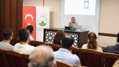 Osmangazi Belediyesi tarafından Şadırvanlı Han’da düzenlenen ‘Halkın Bilim Kürsüsü’ etkinliğinde,