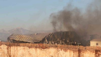 ANTALYA’DA OTLUK ALANDA BAŞLAYAN YANGIN 100’E YAKIN İNŞAAT İŞÇİSİNİN KALDIĞI