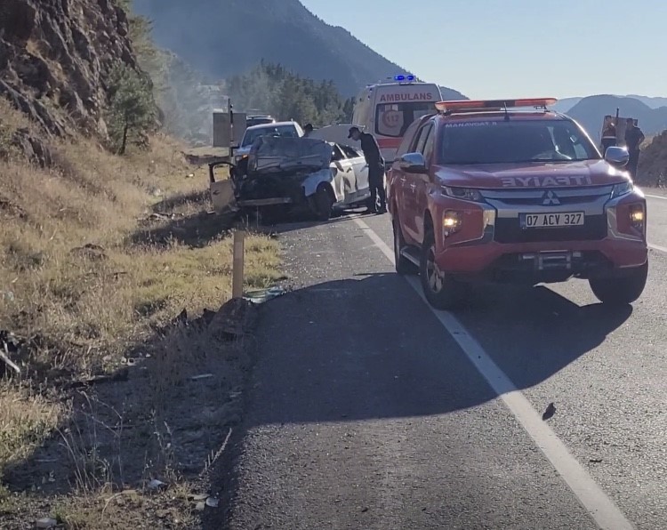 ANTALYA’NIN AKSEKİ İLÇESİNDE RUS VATANDAŞI KULLANDIĞI OTOMOBİL İLE TAKLA ATTI.