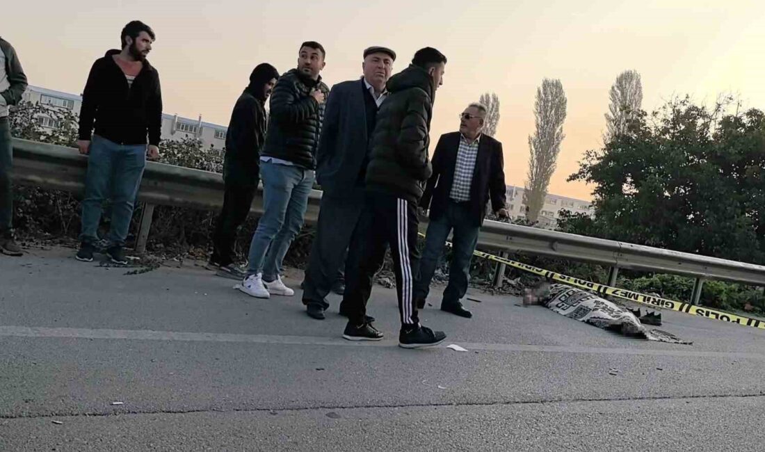 BURSA'NIN İNEGÖL İLÇESİNDE OTOMOBİLİN ÇARPTIĞI ADAM HAYATINI KAYBETTİ. KAZAYA BAKMAK