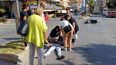 ANTALYA’NIN MANAVGAT İLÇESİNDE OTOMOBİL İLE MOTOSİKLETİN ÇARPIŞMASI SONUCU MEYDANA GELEN