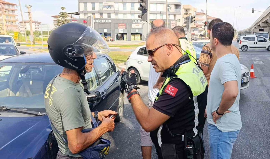 ANTALYA'NIN MANAVGAT İLÇESİNDE MOTOSİKLETİN OTOMOBİLLE ÇARPIŞMASI SONUCU MEYDANA GELEN KAZADA