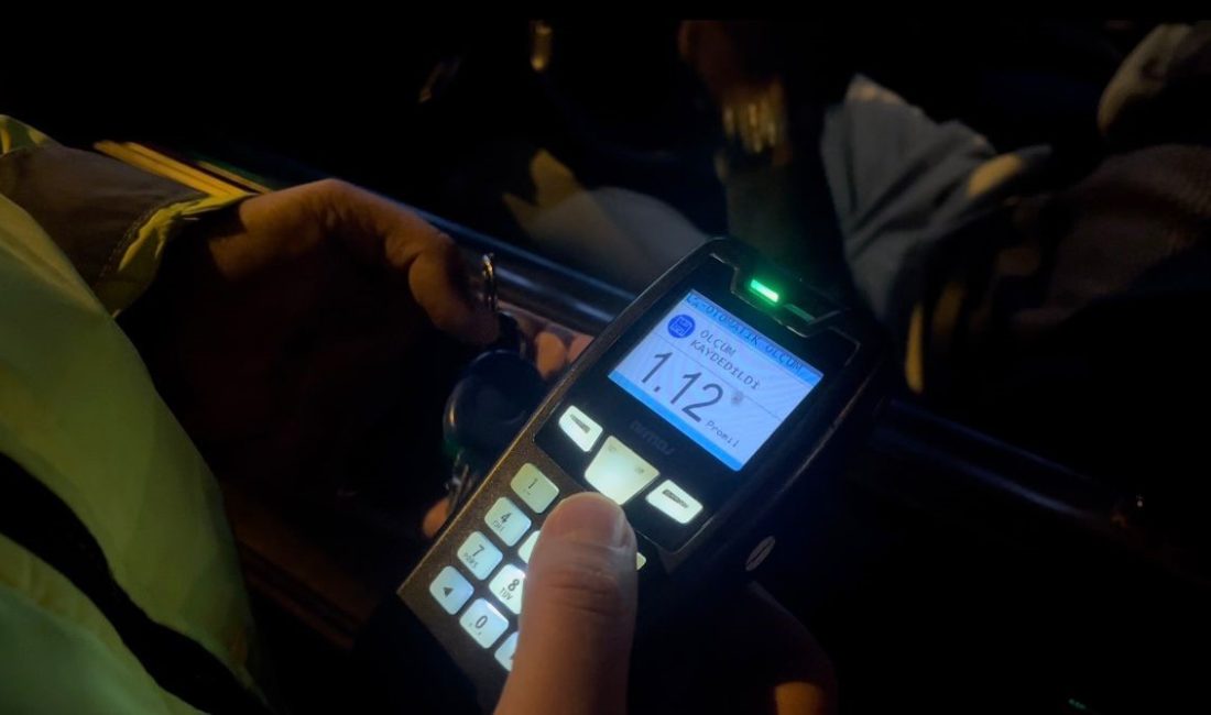BURSA'DA ALKOL UYGULAMASINA TAKILAN BİR SÜRÜCÜ, HEM EHLİYETSİZ HEM DE