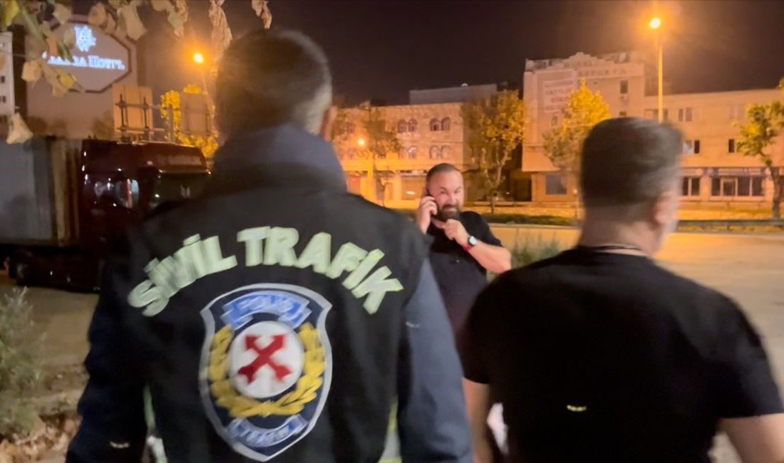 BURSA’DA ALKOL UYGULAMASINA TAKILAN BİR SÜRÜCÜ DAKİKALARCA POLİSLE PAZARLIK YAPMAYA