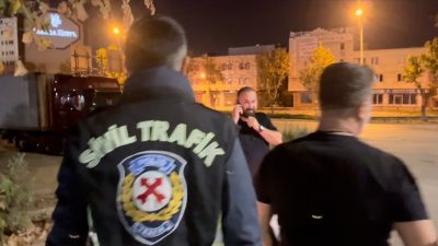 BURSA’DA ALKOL UYGULAMASINA TAKILAN BİR SÜRÜCÜ DAKİKALARCA POLİSLE PAZARLIK YAPMAYA