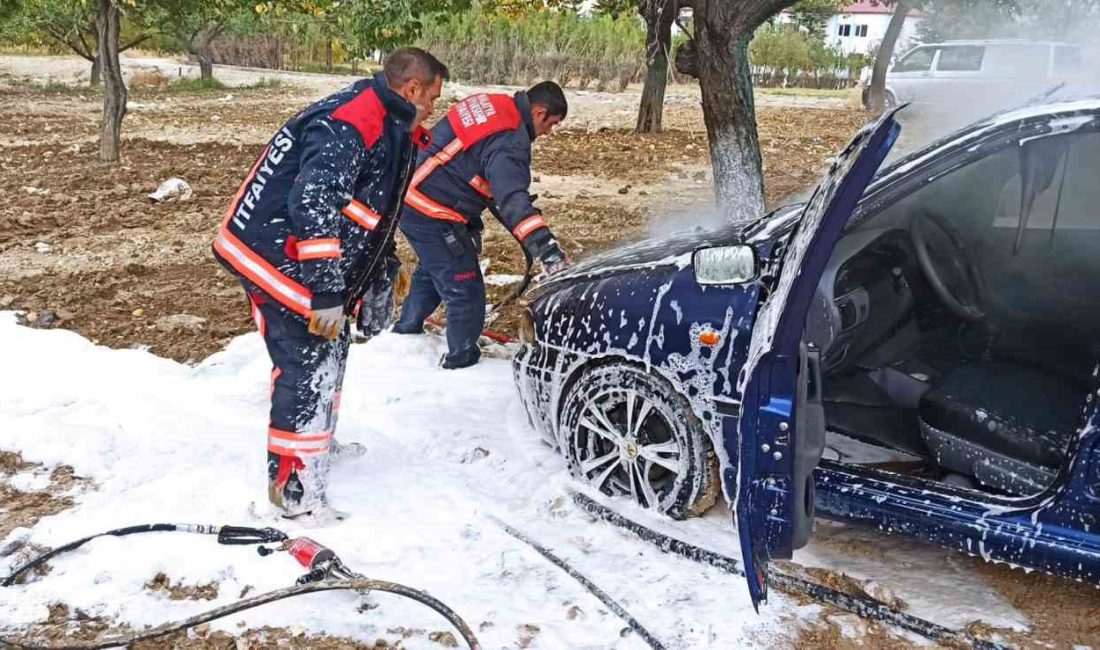PARK HALİNDE ARAÇ ANİDEN ALEV ALDI