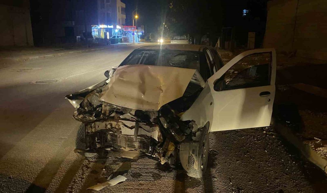 ADIYAMAN’DA, PARK HALİNDEKİ BİR KAMYONA ARKADAN ÇARPAN OTOMOBİL SÜRÜCÜSÜ YARALANDI.