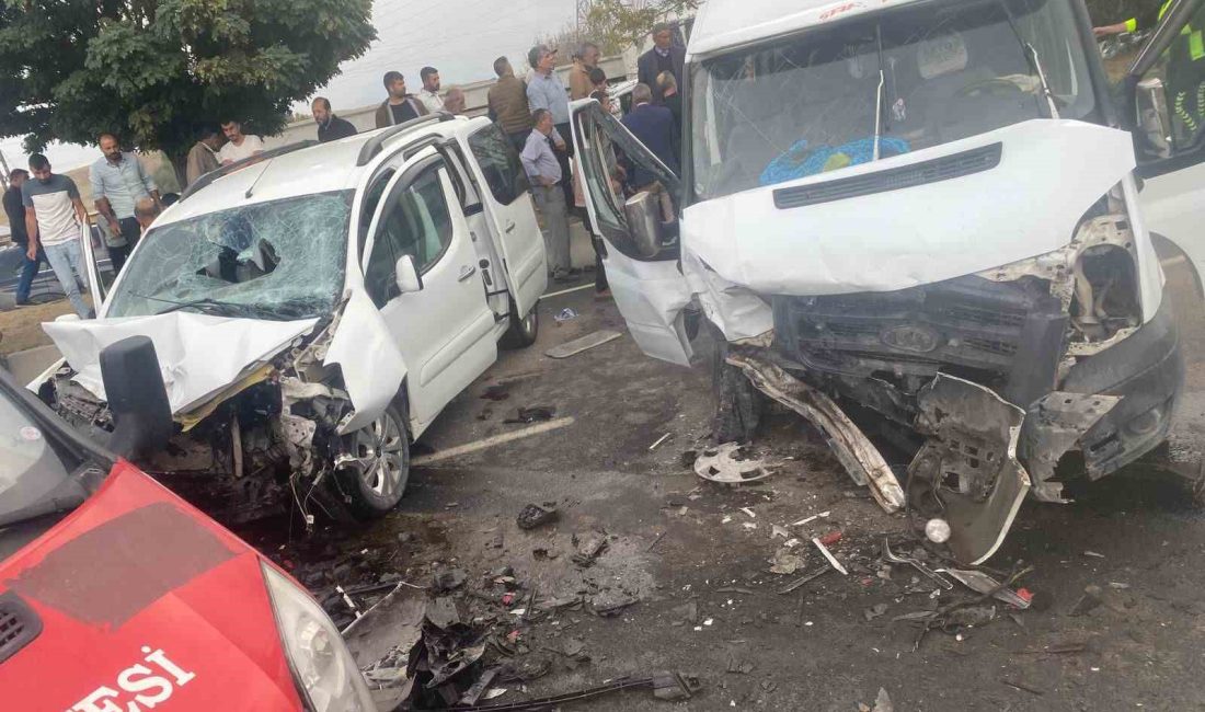 AĞRI’NIN PATNOS İLÇESİNDE AĞRI-VAN KARAYOLUNDA MEYDANA GELEN TRAFİK KAZASINDA 2’Sİ