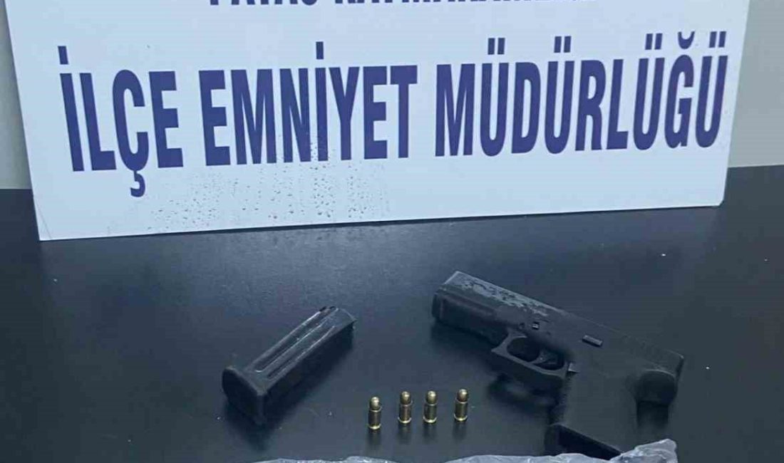 HATAY’DA POLİS EKİPLERİ TARAFINDAN DURDURULAN ARAÇTA SİLAH VE UYUŞTURUCU MADDE