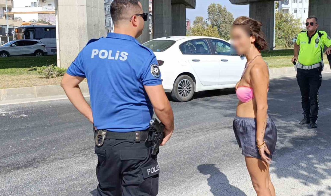 ANTALYA’NIN MANAVGAT İLÇESİNDE ÜZERİNDE BİKİNİSİ OLAN GENÇ BİR KADININ TRAFİĞİ