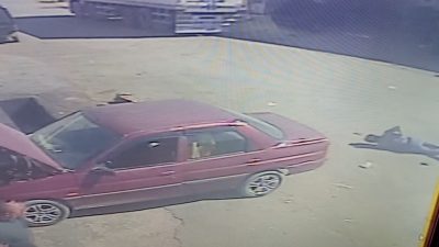 ANTALYA’NIN SERİK İLÇESİNDE OTOMOBİLLE GELİP ARAÇ İÇERİSİNDEN POMPALI TÜFEKLE ATEŞ