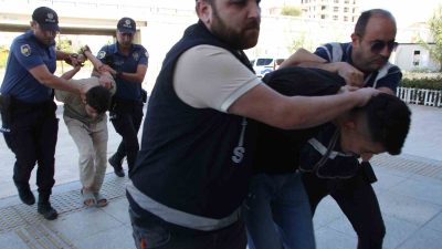 ANTALYA'NIN SERİK İLÇESİNDE POLİS MEMURUNA İZİN GÜNÜ CADDE ORTASINDA POMPALI