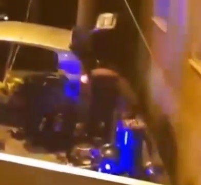 İZMİR'İN ÇİĞLİ İLÇESİNDE DUR İHTARINA UYMAYARAK KAÇAN ŞÜPHELİ OTOMOBİLİ DURDURMAK