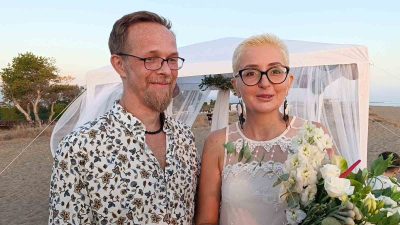 RUS STEFANİYA İLE UKRAYNALI ALEKSANDR, 16 YILLIK BİRLİKTELİKLERİNİ NİKAHLA TAÇLANDIRDI.