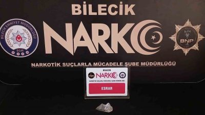 BİLECİK’TE YEMİN TÖRENİNE GELEN ŞÜPHELİ ŞAHIS ÜZERİNDE UYUŞTURUCU MADDE ELE