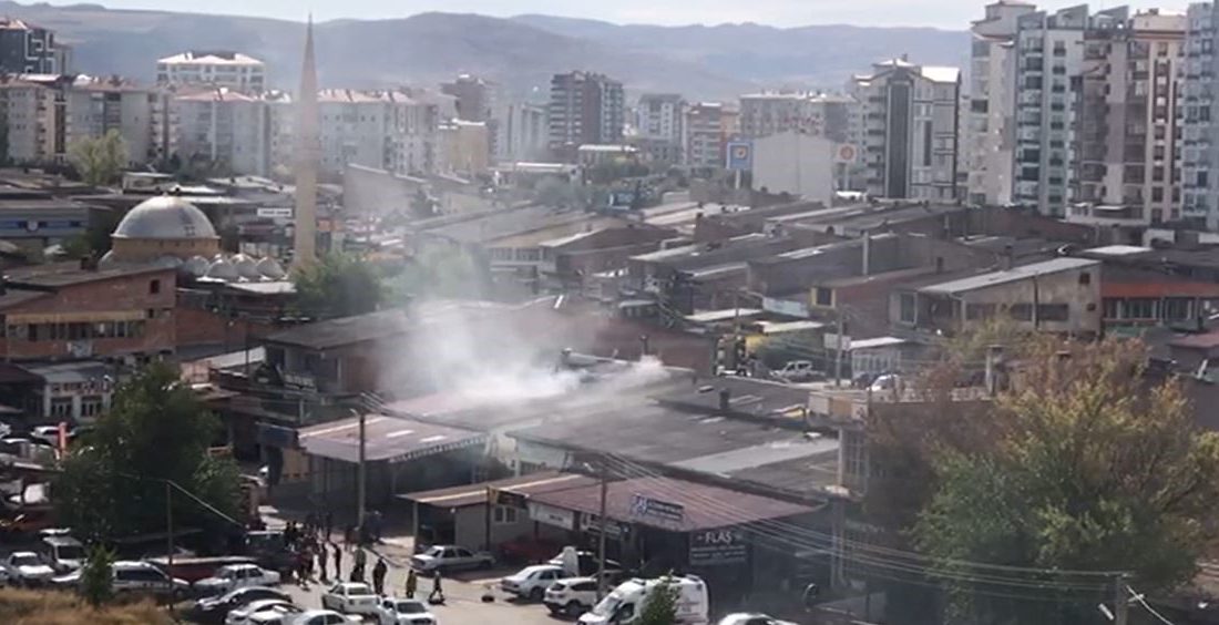 SİVAS’TA BİR İŞYERİNDEN YÜKSELEN DUMANLAR PANİĞE NEDEN OLDU. KÜÇÜK ÇAPLI