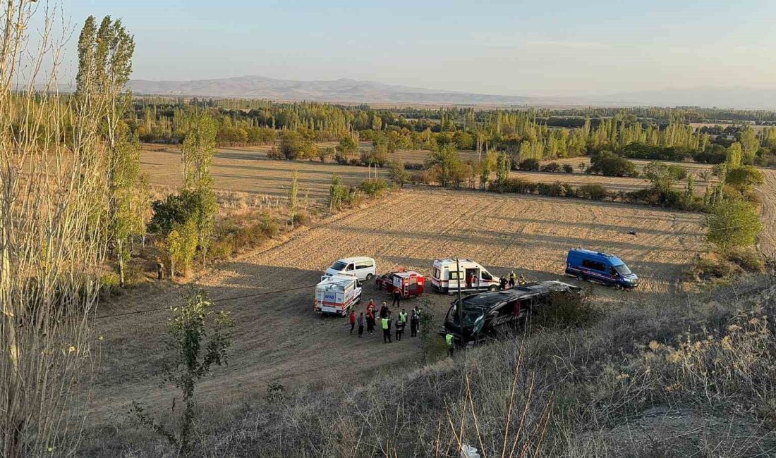 AFYONKARAHİSAR'DA KONTROLDEN ÇIKARAK BARİYERLERİ AŞIP ARDINDAN YAKLAŞIK 50 METRE YÜKSEKLİKTEKİ