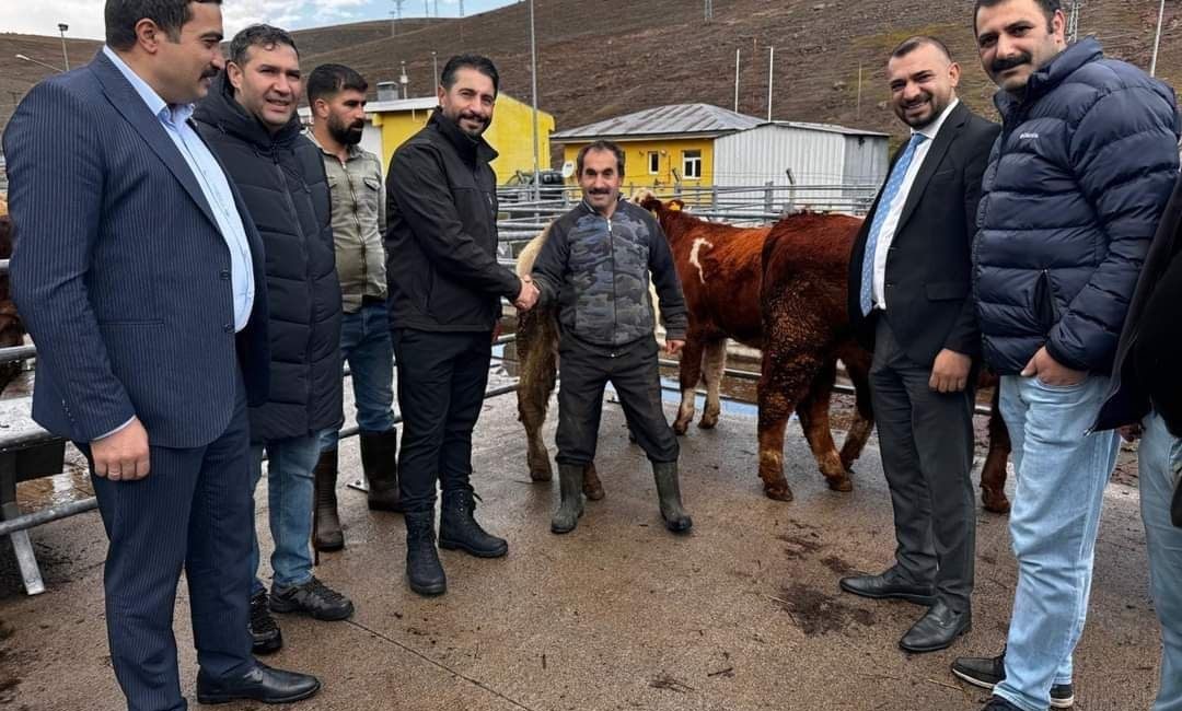 SARIKAMIŞ BELEDİYE BAŞKANI SERDAR KILIÇ, HAYVAN PAZARINDA İNCELEMELERDE BULUNDU(KARS-İHA)