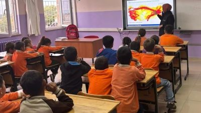 ŞEHİT CENGİZ TOPEL MİTHATPAŞA İLKOKULUNDA DEPREM TATBİKATI YAPILDI