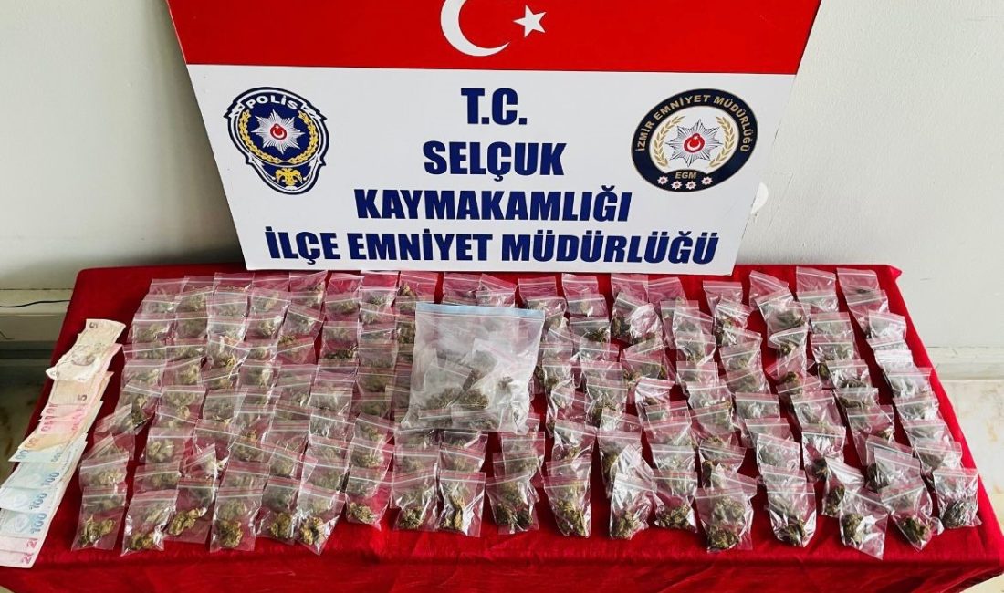 İZMİR'İN SELÇUK İLÇESİNDE POLİS EKİPLERİ TARAFINDAN BİR ARACA YÖNELİK GERÇEKLEŞTİRİLEN