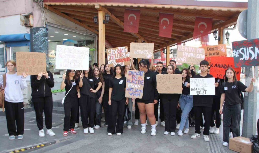 ANTALYA’NIN SERİK İLÇESİNDE LİSELİ ÖĞRENCİLER KADINA ŞİDDETE HAYIR YÜRÜYÜŞÜ DÜZENLEDİ
