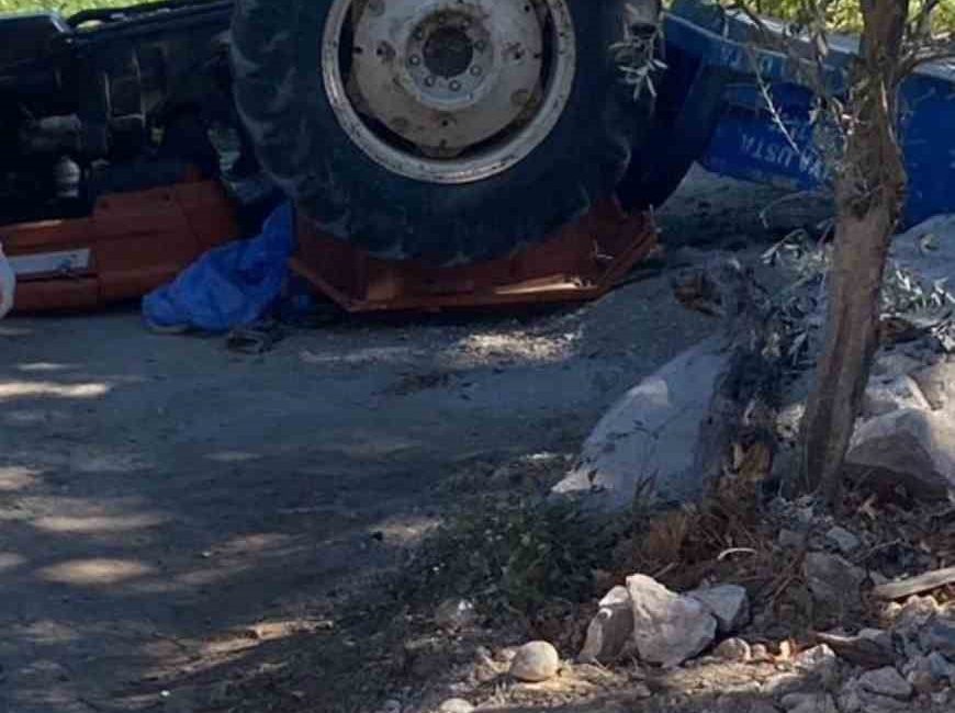 SEYDİKEMER’DE TRAKTÖR DEVRİLDİ; 1 ÖLÜ