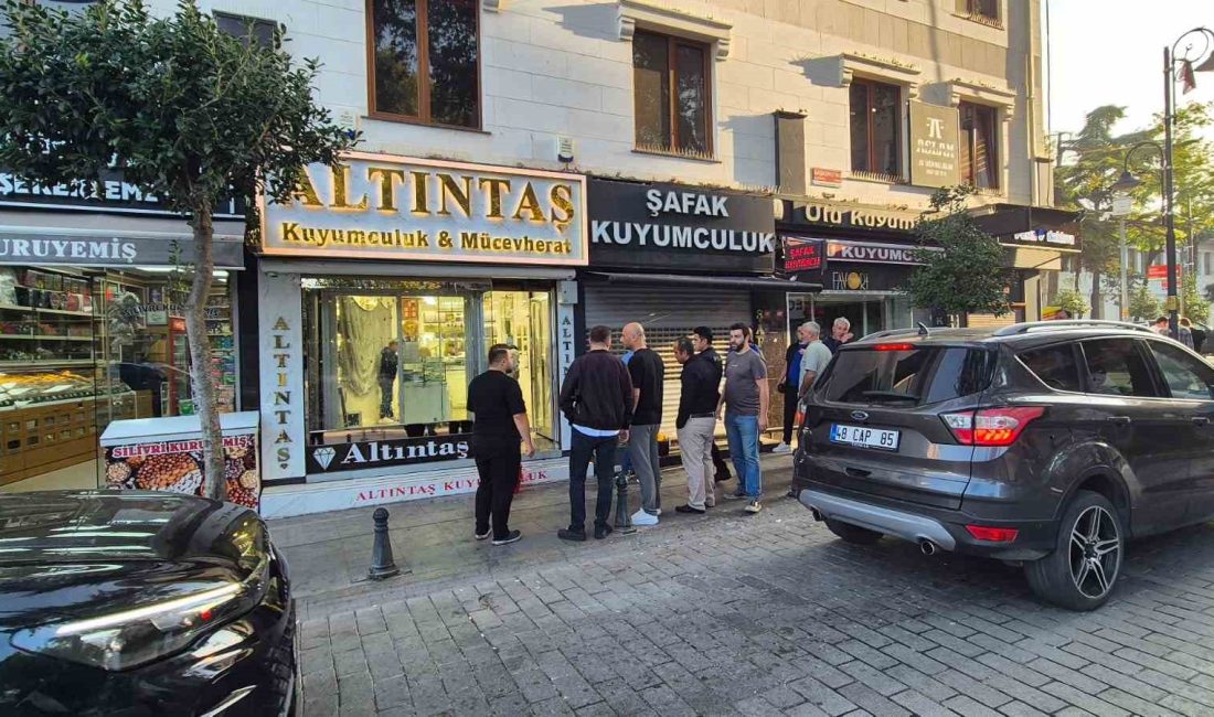 SİLİVRİ’DE SABAHA KARŞI BİR KUYUMCUYA GELEN MASKELİ 4 KİŞİ İÇERİDE