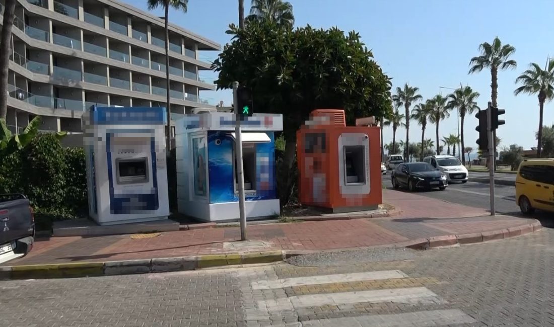 ANTALYA’NIN ALANYA İLÇESİNDE SİNİR KRİZİ GEÇİREN BİR KİŞİ, SOPA VE