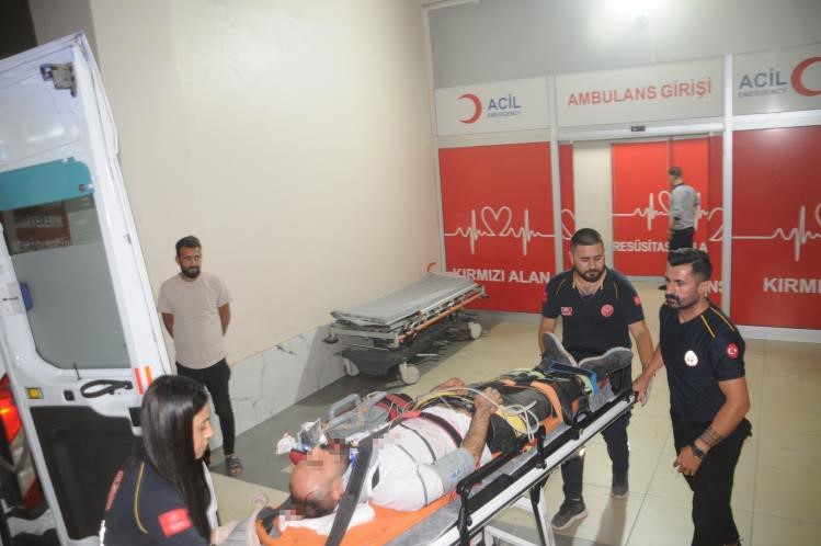 ŞIRNAK’IN CİZRE İLÇESİNDE TIR İLE HAFİF TİCARİ ARACIN KAFA KAFAYA