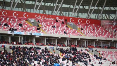 SİVASSPOR’UN HATAYSPOR İLE OYNADIĞI MAÇI AZ SAYIDA TARAFTAR TAKİP ETTİ.