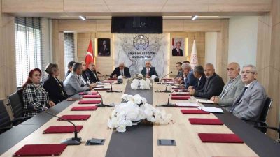 SİVAS’TA MESLEKİ EĞİTİM ÇALIŞMALARI ELE ALINDI