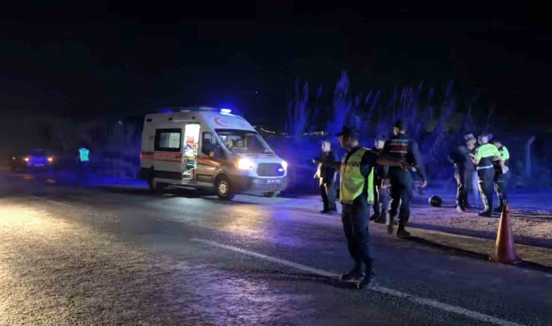 AYDIN'IN SÖKE İLÇESİNDE OTOMOBİL VE MOTOSİKLETİN KARIŞTIĞI TRAFİK KAZASINDA 1